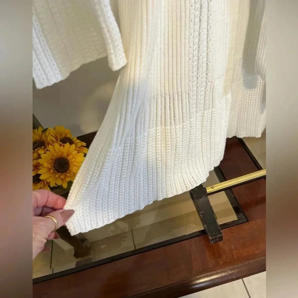 Express Women’s size M long sleeve cotton blend cream cardigan sweater - Picture 5 of 8